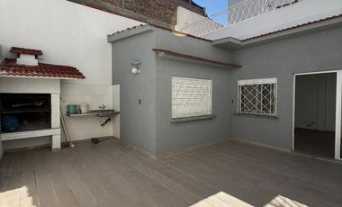 Casa 4 ambientes - con patio y terraza - alquiler