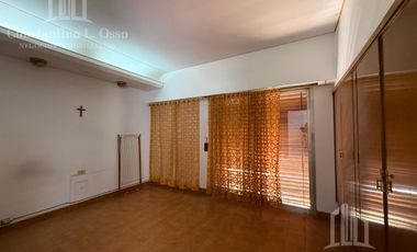 Casa 4 ambientes - con patio y terraza - alquiler