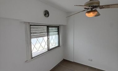 Casa 4 ambientes - con patio y terraza - alquiler