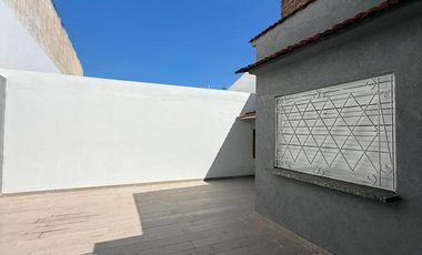 Casa 4 ambientes - con patio y terraza - alquiler