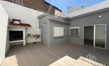 Casa 4 ambientes - con patio y terraza - alquiler