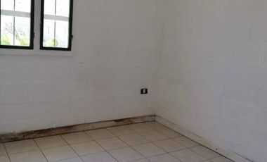 CASA UN DORMITORIO - BARRIO LOS QUIMICOS - CON COCHERA