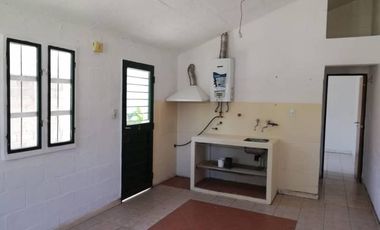 CASA UN DORMITORIO - BARRIO LOS QUIMICOS - CON COCHERA