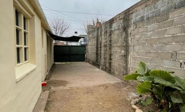 CASA UN DORMITORIO - BARRIO LOS QUIMICOS - CON COCHERA