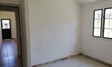 CASA UN DORMITORIO - BARRIO LOS QUIMICOS - CON COCHERA