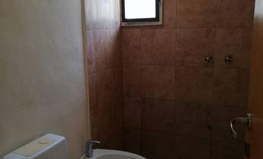 CASA UN DORMITORIO - BARRIO LOS QUIMICOS - CON COCHERA