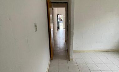 CASA UN DORMITORIO - BARRIO LOS QUIMICOS - CON COCHERA