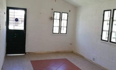 CASA UN DORMITORIO - BARRIO LOS QUIMICOS - CON COCHERA