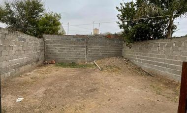 CASA UN DORMITORIO - BARRIO LOS QUIMICOS - CON COCHERA