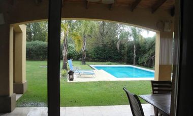 Casa Muy Bien Ubicada en Venta/Alquiler en Santa Barbara!