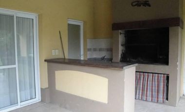 Casa Muy Bien Ubicada en Venta/Alquiler en Santa Barbara!