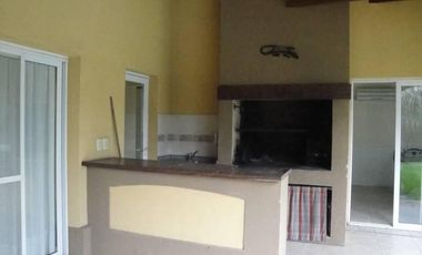 Casa Muy Bien Ubicada en Venta/Alquiler en Santa Barbara!