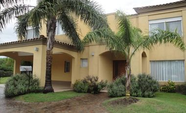 Casa Muy Bien Ubicada en Venta/Alquiler en Santa Barbara!
