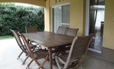 Casa Muy Bien Ubicada en Venta/Alquiler en Santa Barbara!