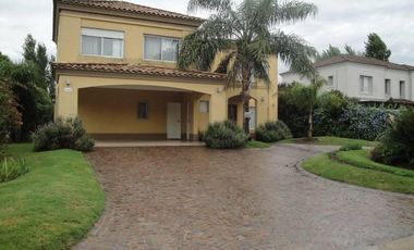 Casa Muy Bien Ubicada en Venta/Alquiler en Santa Barbara!
