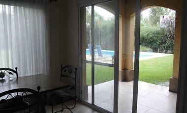 Casa Muy Bien Ubicada en Venta/Alquiler en Santa Barbara!