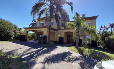 Casa Muy Bien Ubicada en Venta/Alquiler en Santa Barbara!