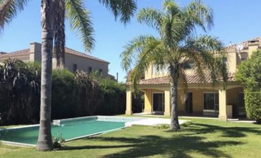 Casa Muy Bien Ubicada en Venta/Alquiler en Santa Barbara!