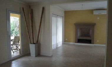 Casa Muy Bien Ubicada en Venta/Alquiler en Santa Barbara!