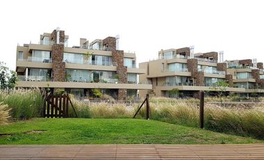Las Piedras | Venta | Muy interesante PB en esquina de 3 dormitorios con jardín y parrilla