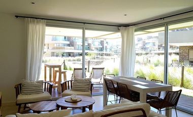 Las Piedras | Venta | Muy interesante PB en esquina de 3 dormitorios con jardín y parrilla