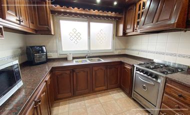 Casa en venta de cuatro ambientes en Abril Country Club - Guillermo Hudson