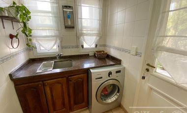 Casa en venta de cuatro ambientes en Abril Country Club - Guillermo Hudson