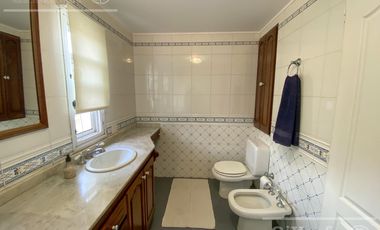 Casa en venta de cuatro ambientes en Abril Country Club - Guillermo Hudson