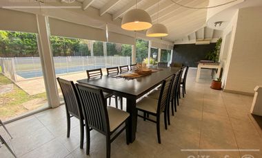 Casa en venta de cuatro ambientes en Abril Country Club - Guillermo Hudson