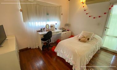 Casa en venta de cuatro ambientes en Abril Country Club - Guillermo Hudson