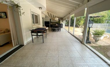 Casa en venta de cuatro ambientes en Abril Country Club - Guillermo Hudson
