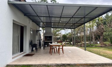 Casa en en venta- Barrio Álamo Alto-4 amb-Apto Credito.