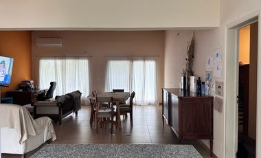 Casa en en venta- Barrio Álamo Alto-4 amb-Apto Credito.