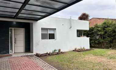 Casa en en venta- Barrio Álamo Alto-4 amb-Apto Credito.