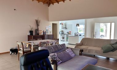 Casa en en venta- Barrio Álamo Alto-4 amb-Apto Credito.
