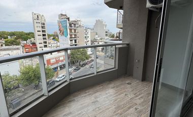 hermoso mono ambiente super amplio con balcon -  placard y aire acondicionado - sum y laundry