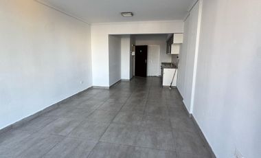 hermoso mono ambiente super amplio con balcon -  placard y aire acondicionado - sum y laundry