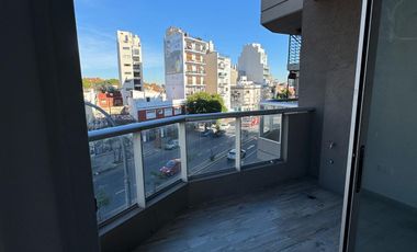 hermoso mono ambiente super amplio con balcon -  placard y aire acondicionado - sum y laundry