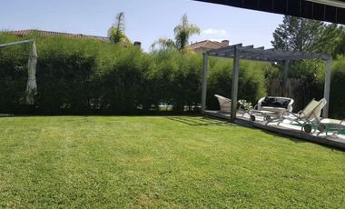 Casa en alquiler en barrio Los Castores, Nordelta