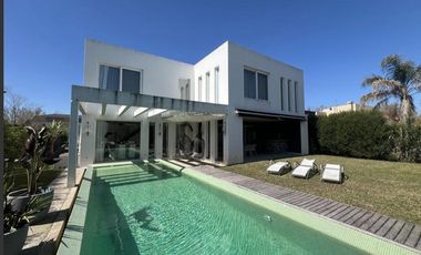 Casa en alquiler en barrio Los Castores, Nordelta
