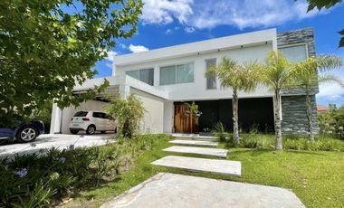 Casa en alquiler en barrio Los Castores, Nordelta