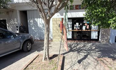 Galpón mas local comercial y terreno en zona Oeste
