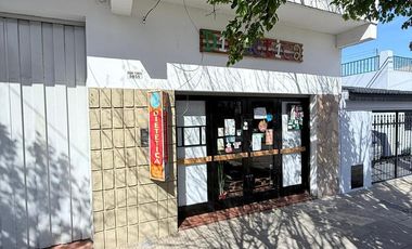 Galpón mas local comercial y terreno en zona Oeste