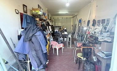 Galpón mas local comercial y terreno en zona Oeste