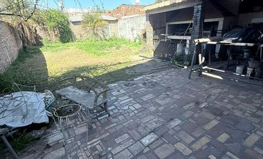 Galpón mas local comercial y terreno en zona Oeste