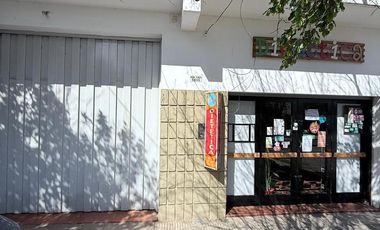 Galpón mas local comercial y terreno en zona Oeste