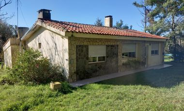 A orillas del Carcarañá. Hermosa Casa-Quinta con Piscina y Amplio Terreno.