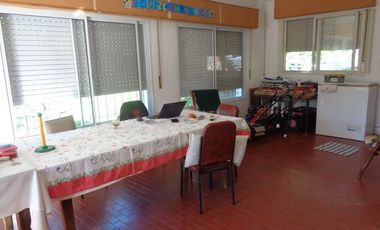 A orillas del Carcarañá. Hermosa Casa-Quinta con Piscina y Amplio Terreno.