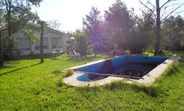 A orillas del Carcarañá. Hermosa Casa-Quinta con Piscina y Amplio Terreno.