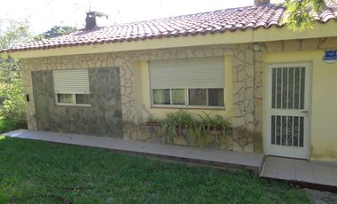 A orillas del Carcarañá. Hermosa Casa-Quinta con Piscina y Amplio Terreno.